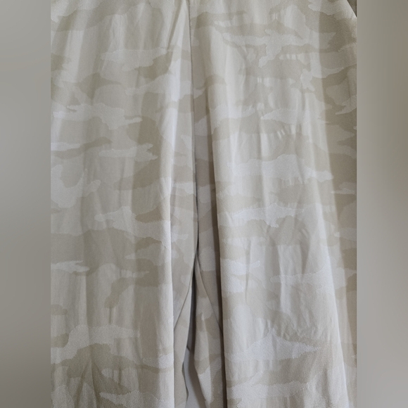 Athleta Brooklyn Camo Jogger Pant Abalone Grey Camo 8 - Picture 4 of 7